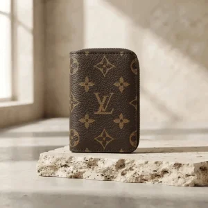 جاکارتی زیپ‌دار طرح مونوگرام لوئی ویتون (Louis Vuitton) | مدل کلاسیک و لوکس